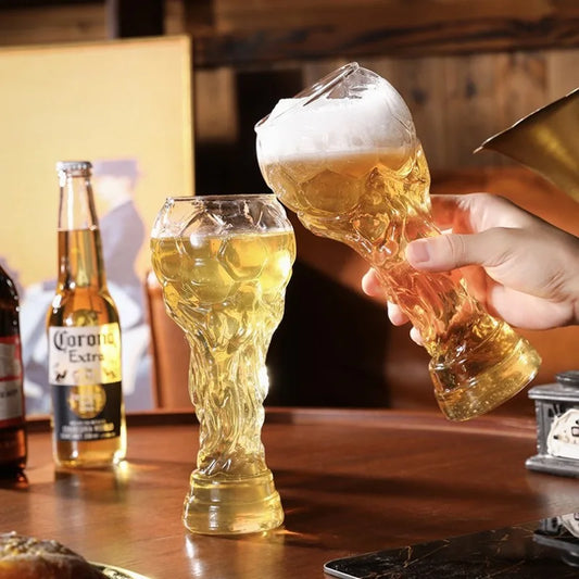 Jarra de cerveza en forma de trofeo de 600 ml – diseño futbolístico