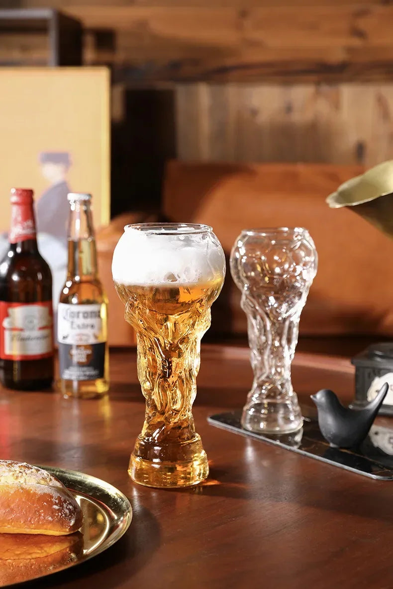 Jarra de cerveza en forma de trofeo de 600 ml – diseño futbolístico